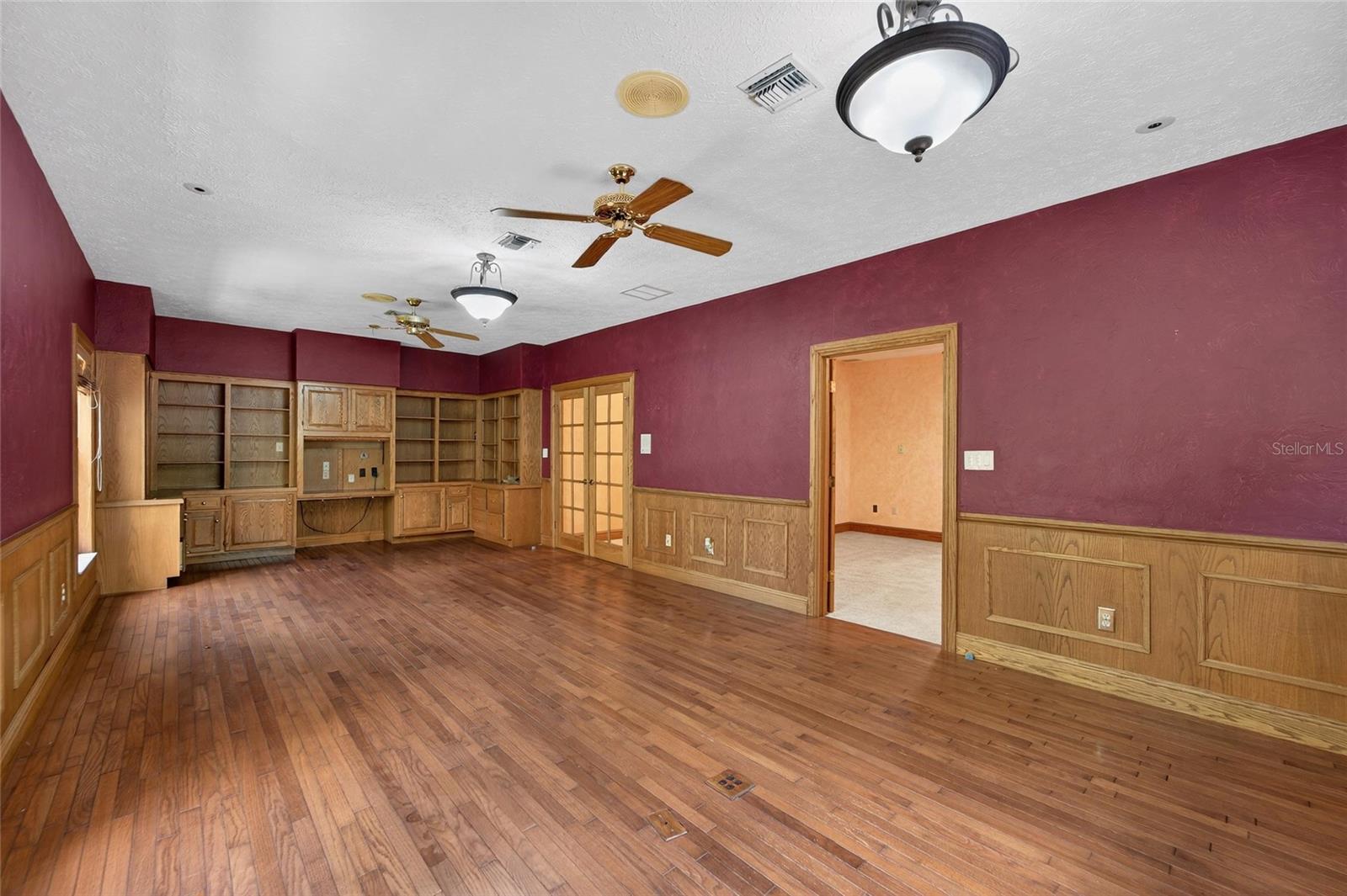 Image 24 of 88 For 902 River Rapids Avenue