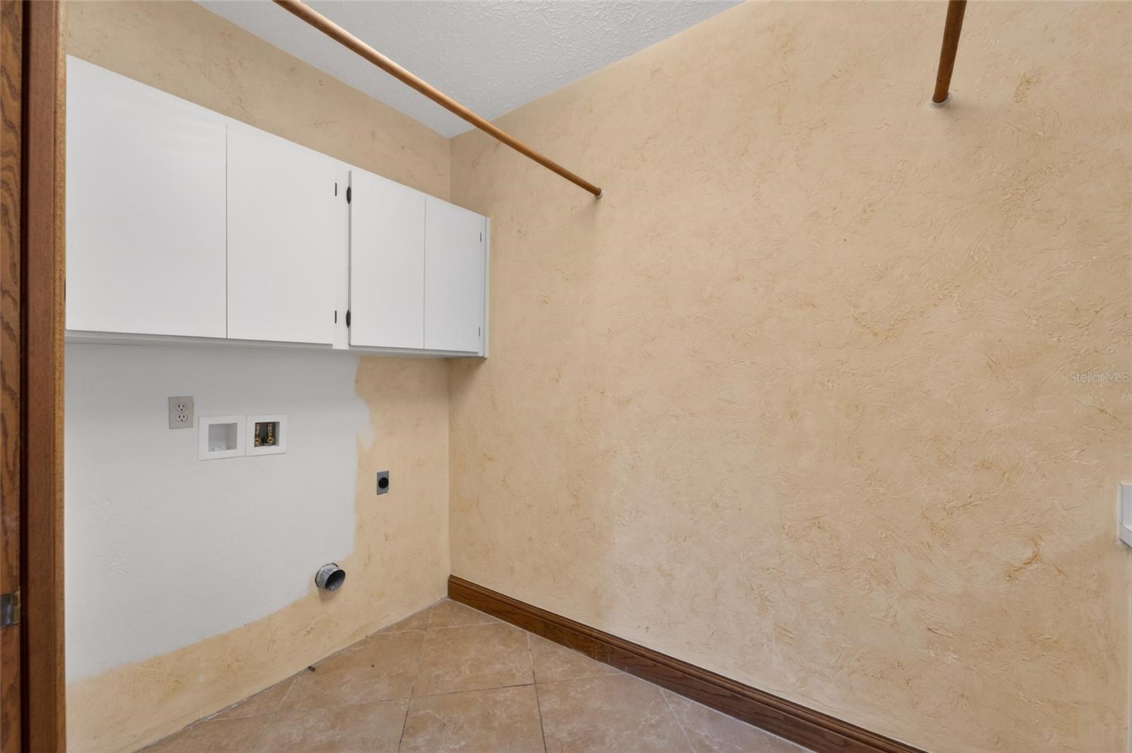 Image 32 of 88 For 902 River Rapids Avenue