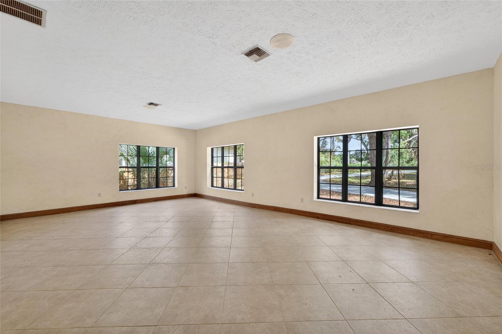 Image 41 of 88 For 902 River Rapids Avenue