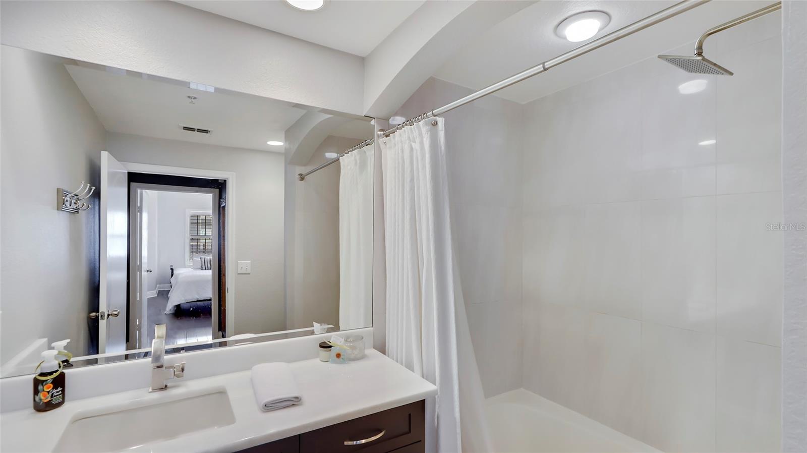 Image 13 of 22 For 200 4th Avenue S 329