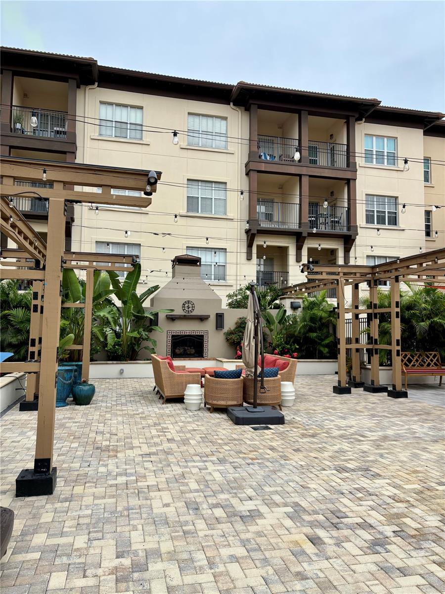 Image 18 of 22 For 200 4th Avenue S 329