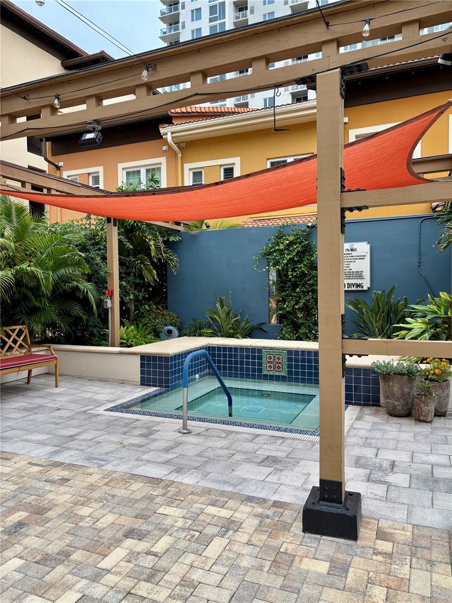 Image 19 of 22 For 200 4th Avenue S 329