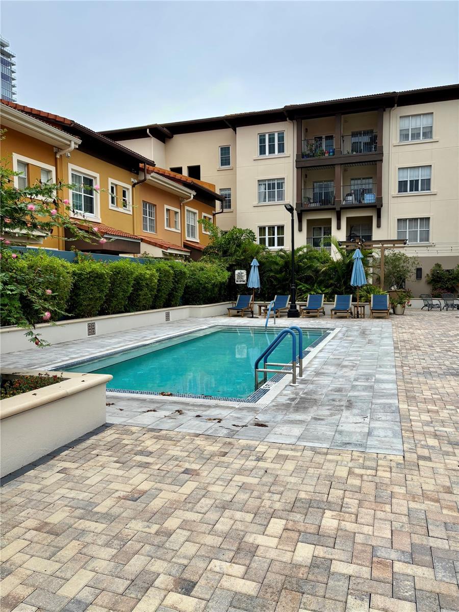 Image 2 of 22 For 200 4th Avenue S 329