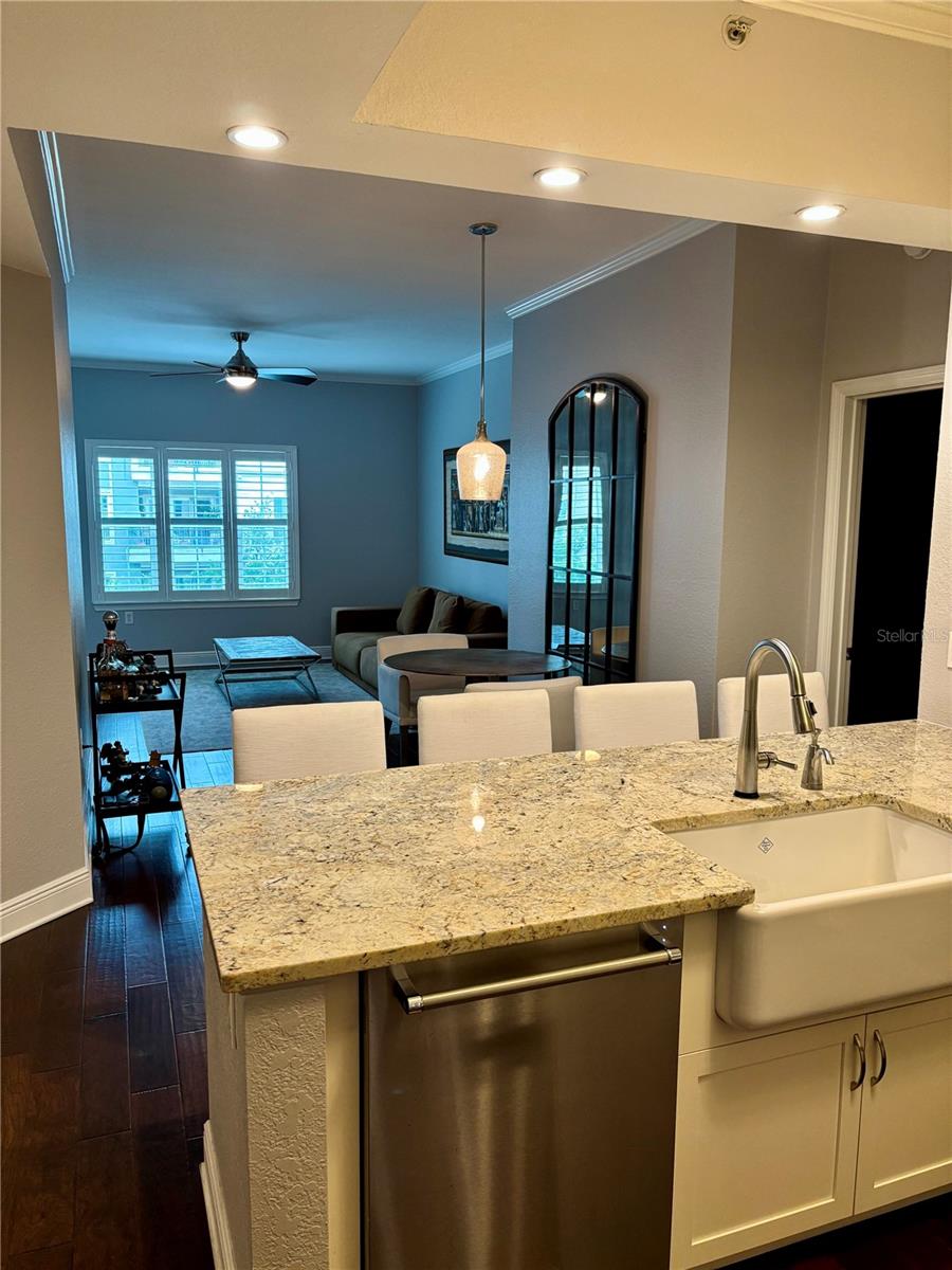 Image 6 of 22 For 200 4th Avenue S 329