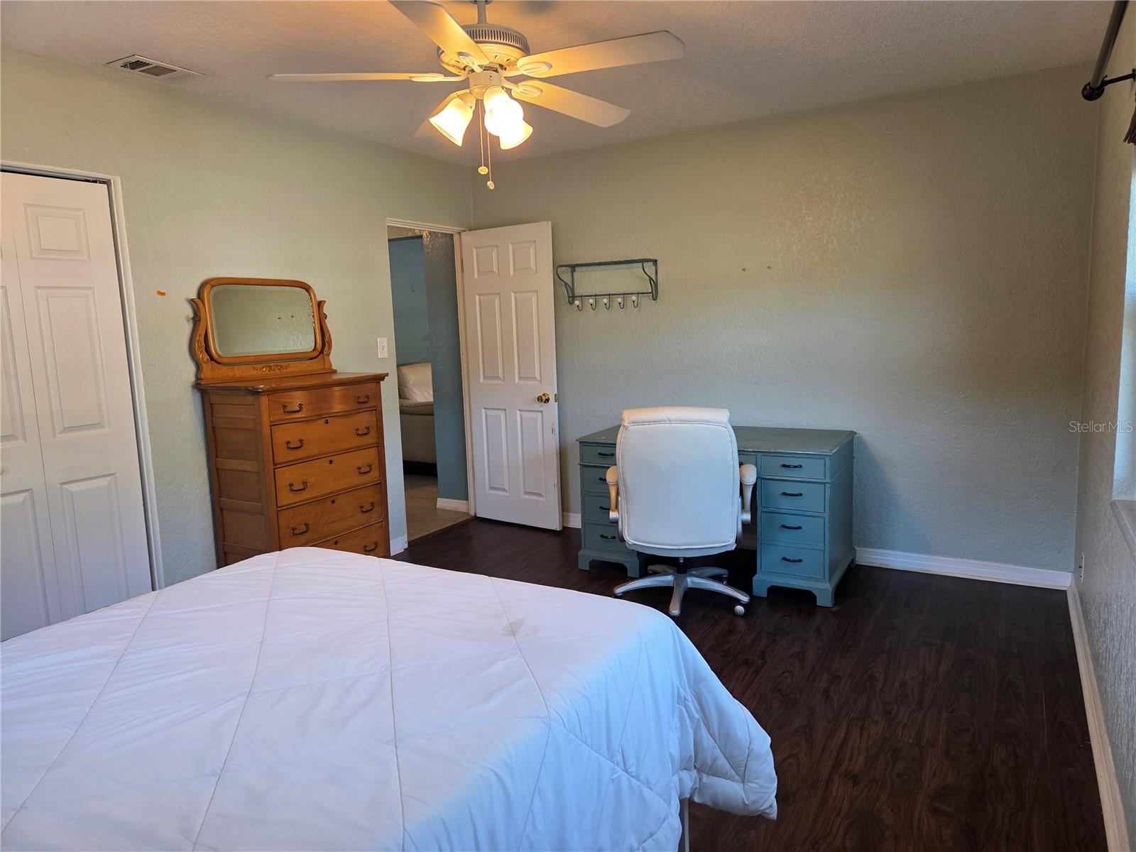 Image 5 of 36 For 5814 20th Ave S