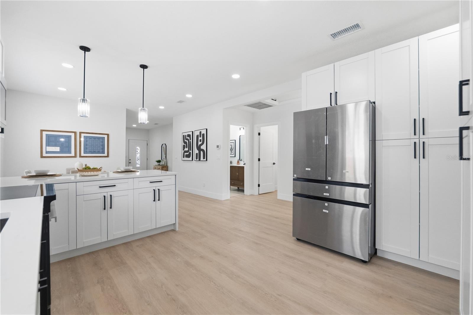 Listing photo id 8 for 106 Lambright Street