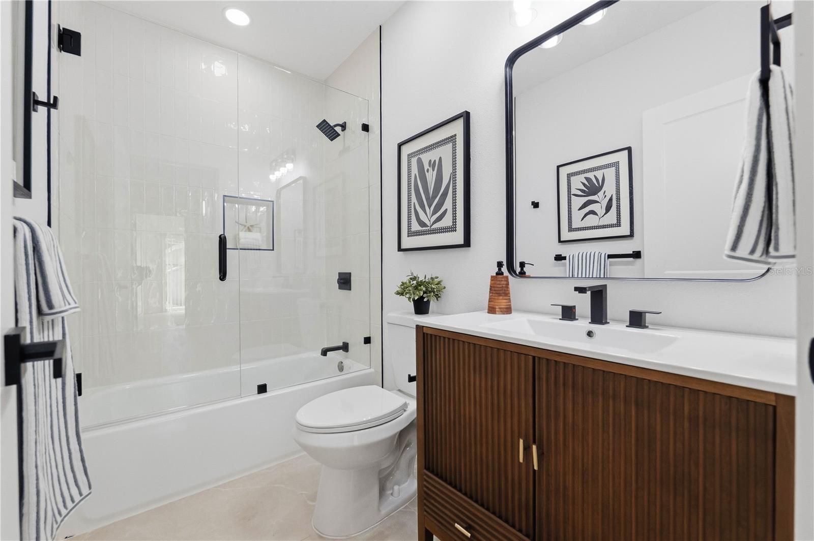 Listing photo id 10 for 106 Lambright Street