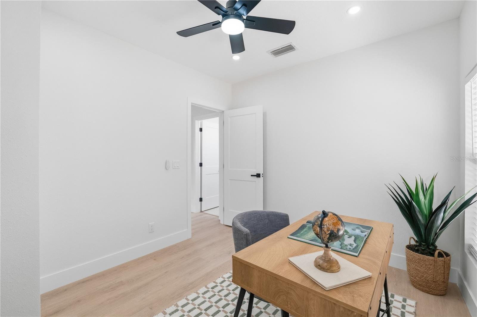 Listing photo id 12 for 106 Lambright Street