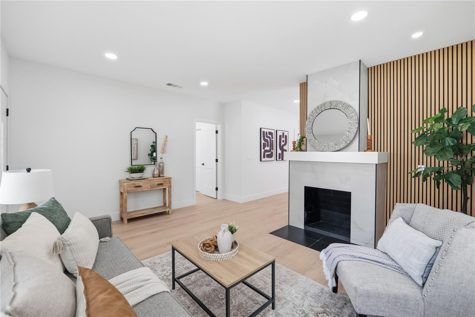 Listing photo id 3 for 106 Lambright Street