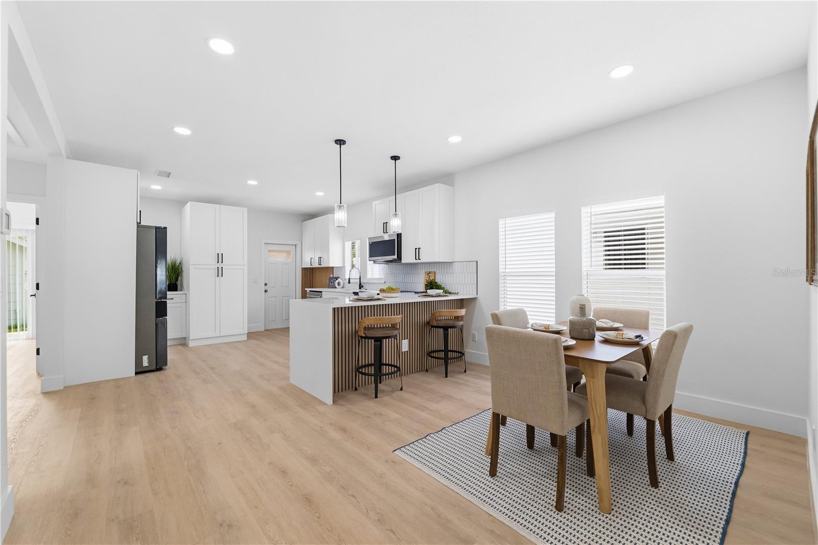 Listing photo id 4 for 106 Lambright Street