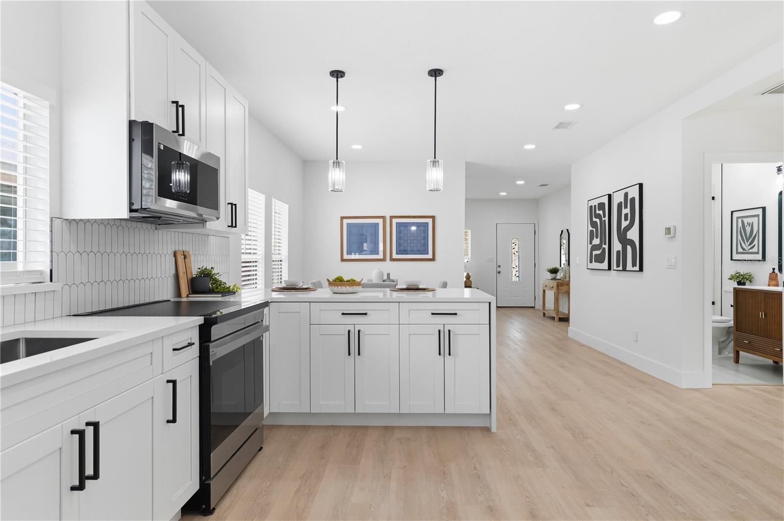 Listing photo id 7 for 106 Lambright Street