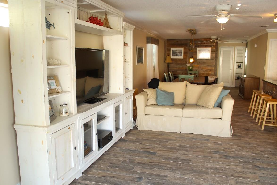 Image 13 of 21 For 4457 Floramar Terrace