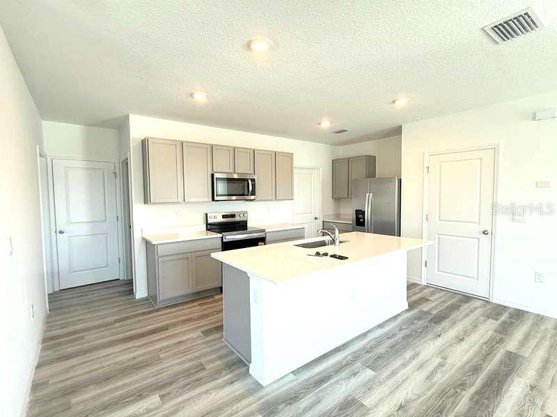 Image 5 of 38 For 32893 Osprey Peak Way