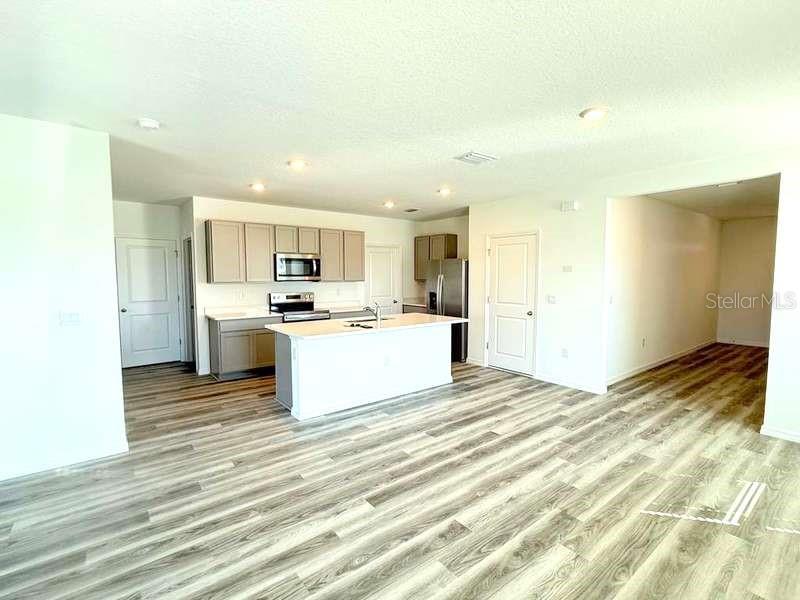 Image 7 of 38 For 32893 Osprey Peak Way