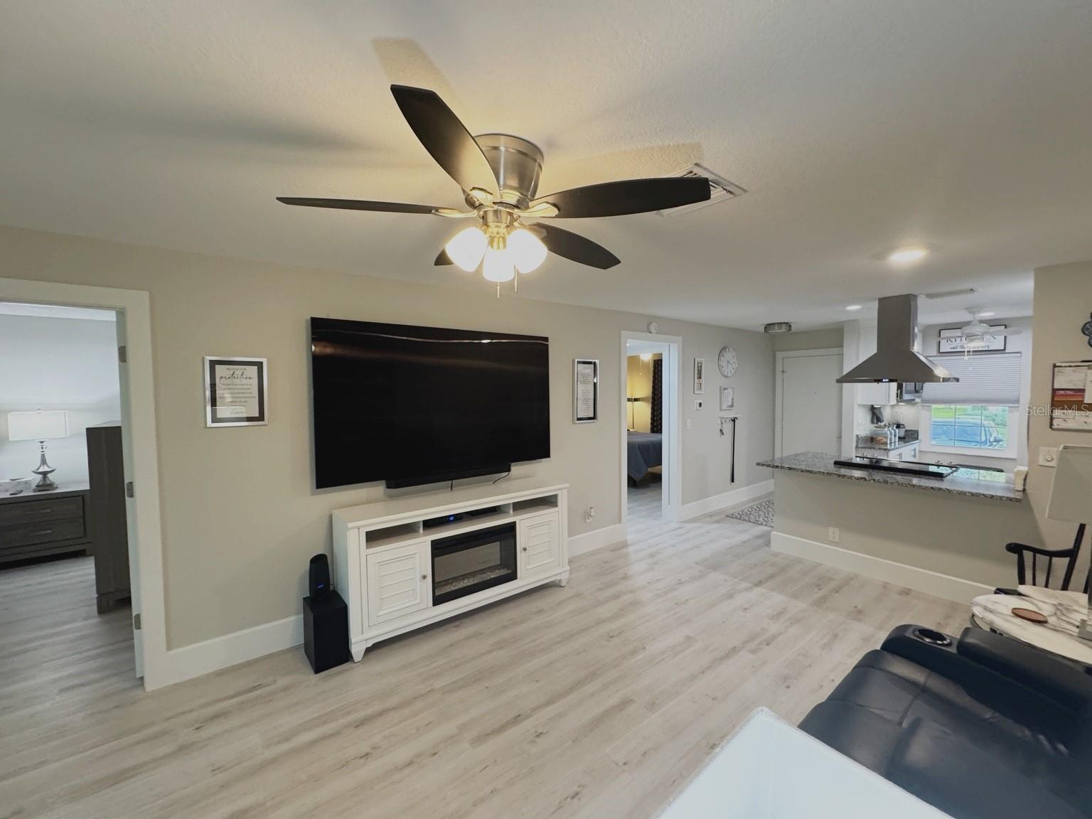 Image 19 of 50 For 2465 Northside Drive 2204