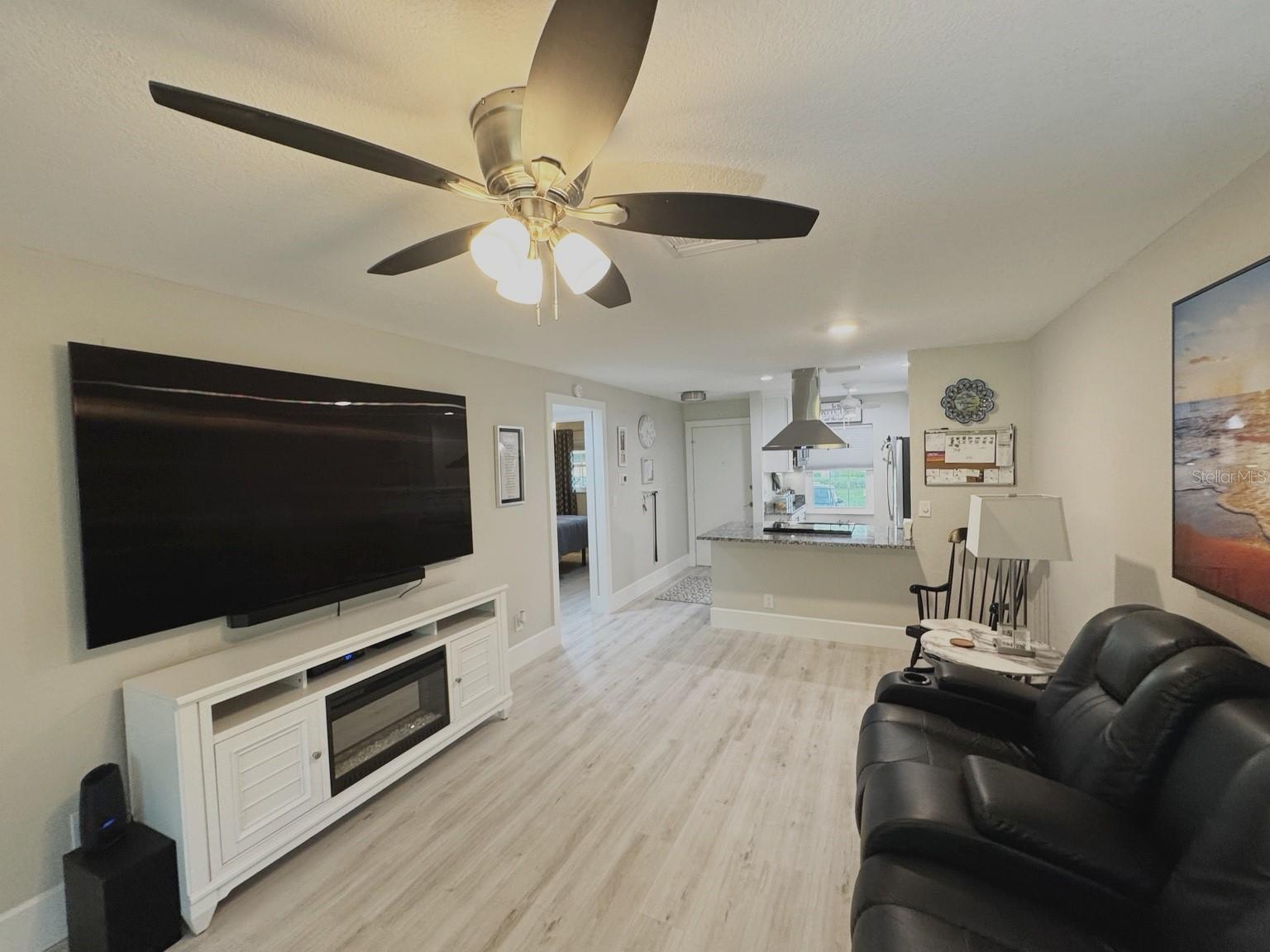 Image 20 of 50 For 2465 Northside Drive 2204