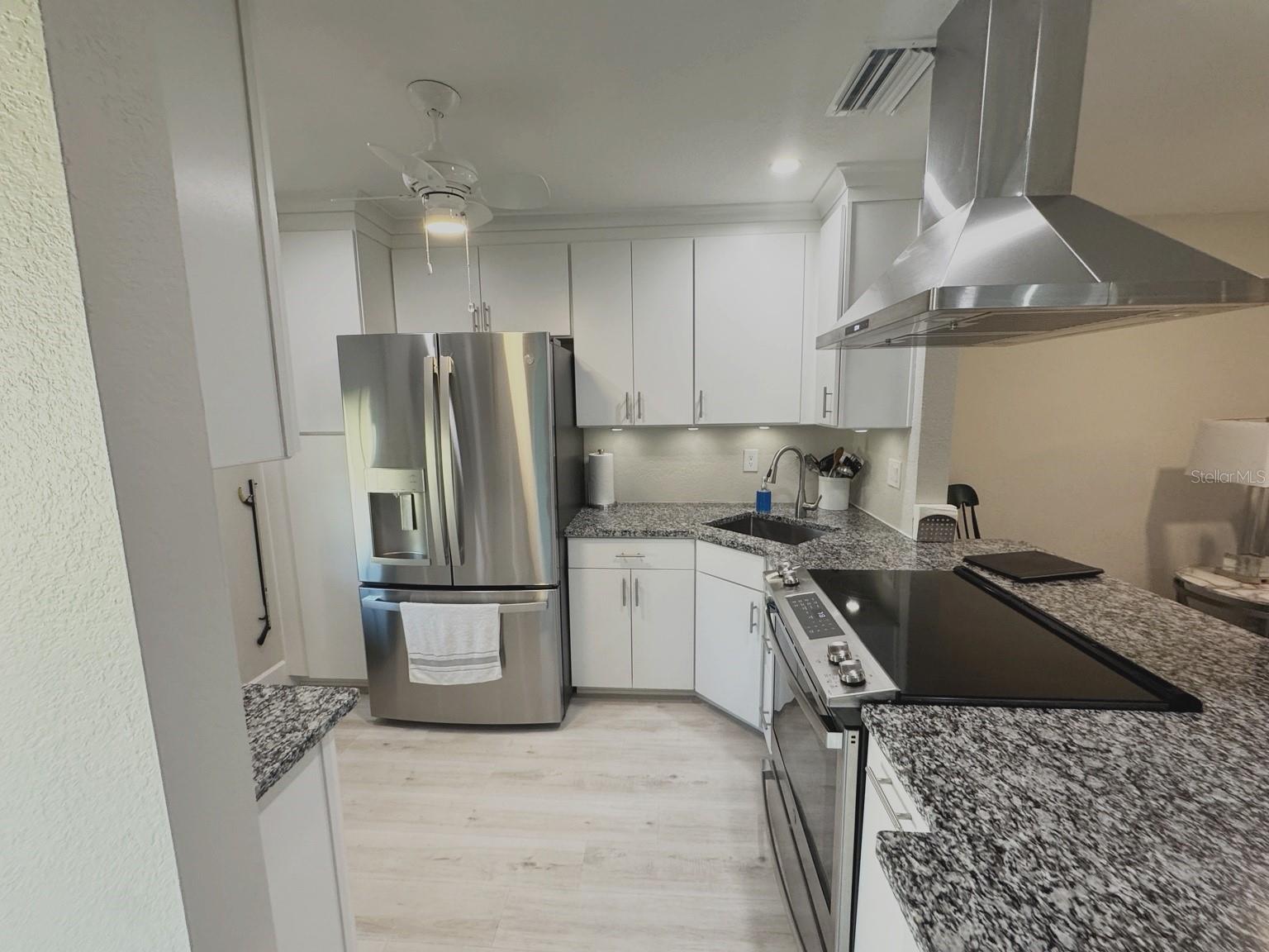 Image 27 of 50 For 2465 Northside Drive 2204