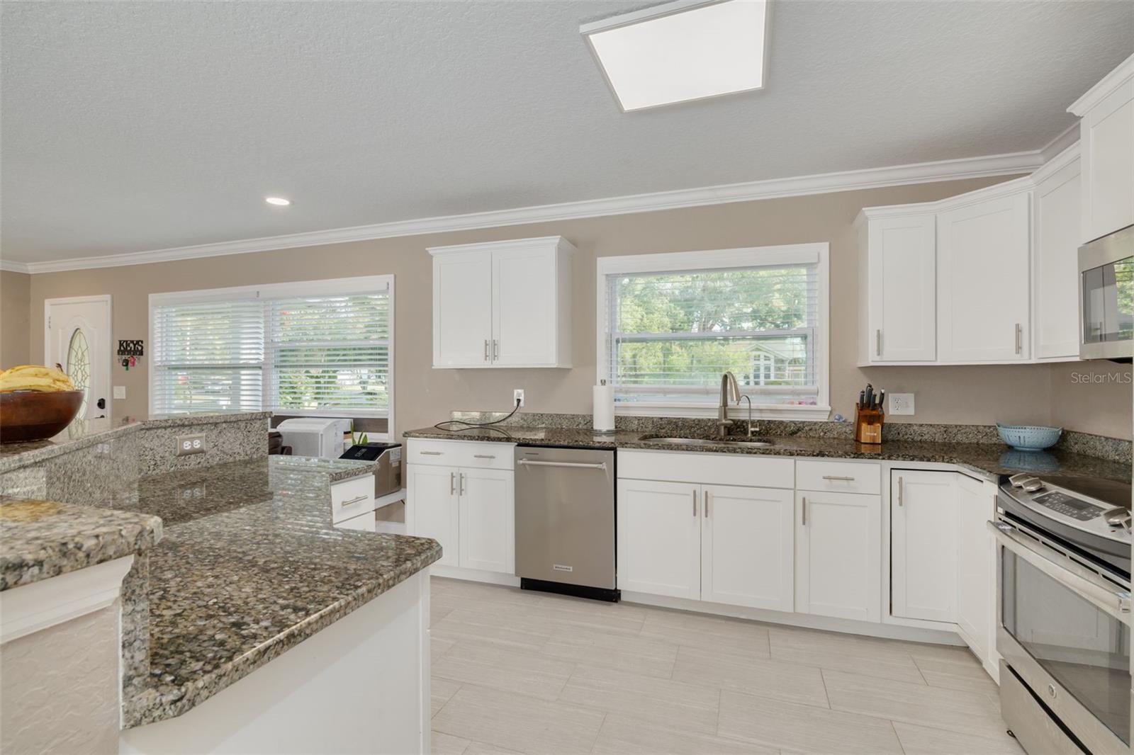 Image 5 of 28 For 3180 San Pedro Street