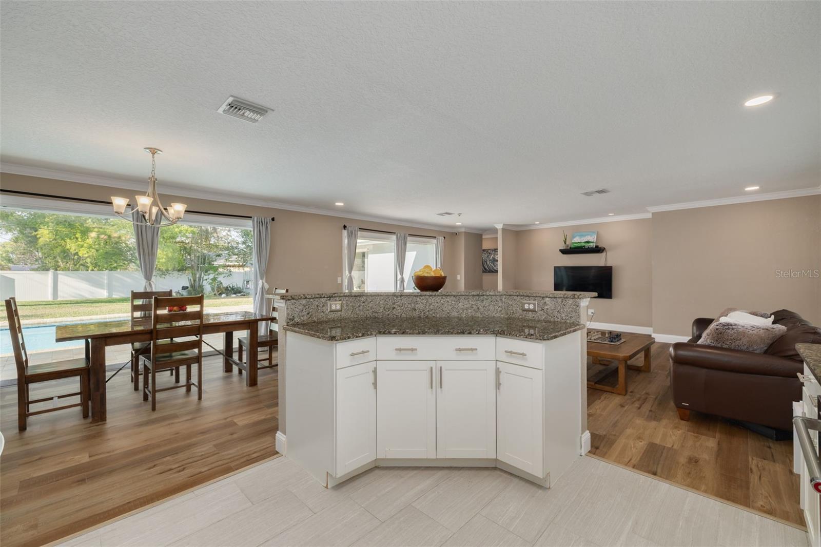 Image 7 of 28 For 3180 San Pedro Street