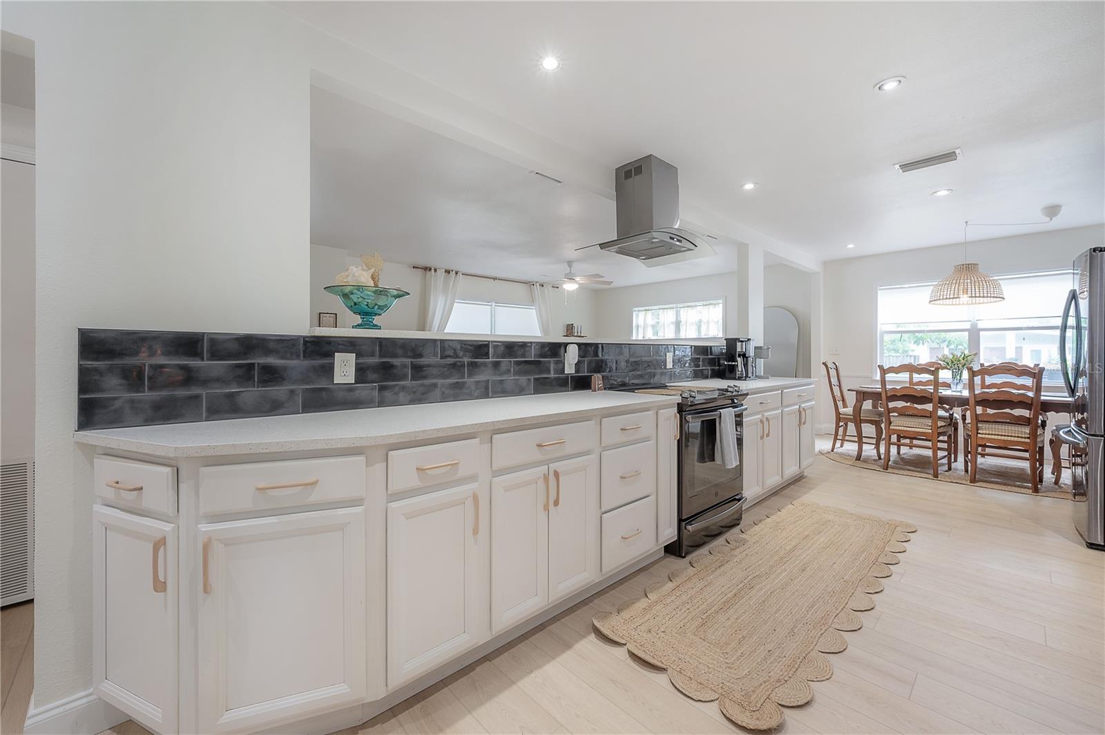 Listing photo id 11 for 1304 Bogie Drive