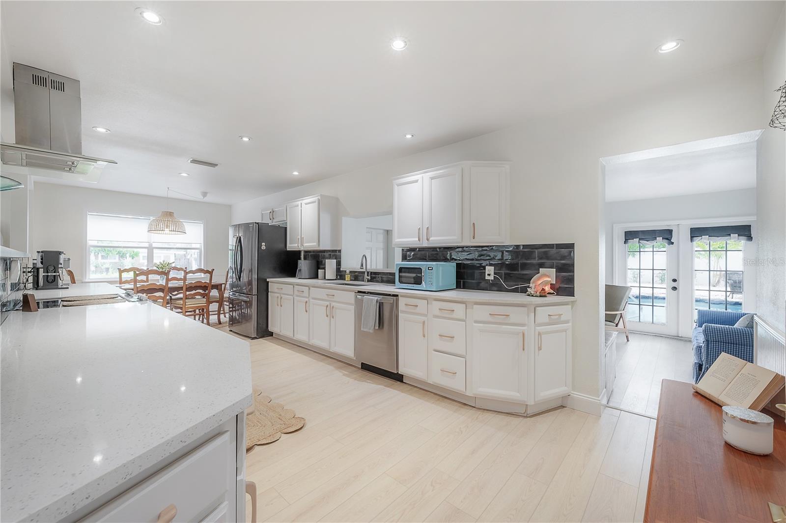 Listing photo id 12 for 1304 Bogie Drive