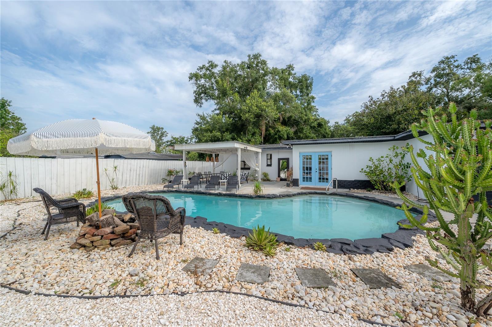 Listing photo id 0 for 1304 Bogie Drive