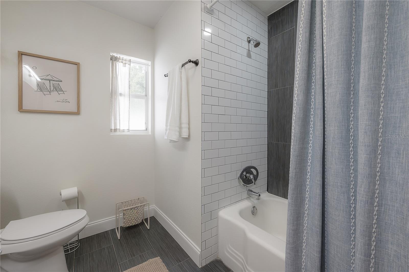 Listing photo id 19 for 1304 Bogie Drive