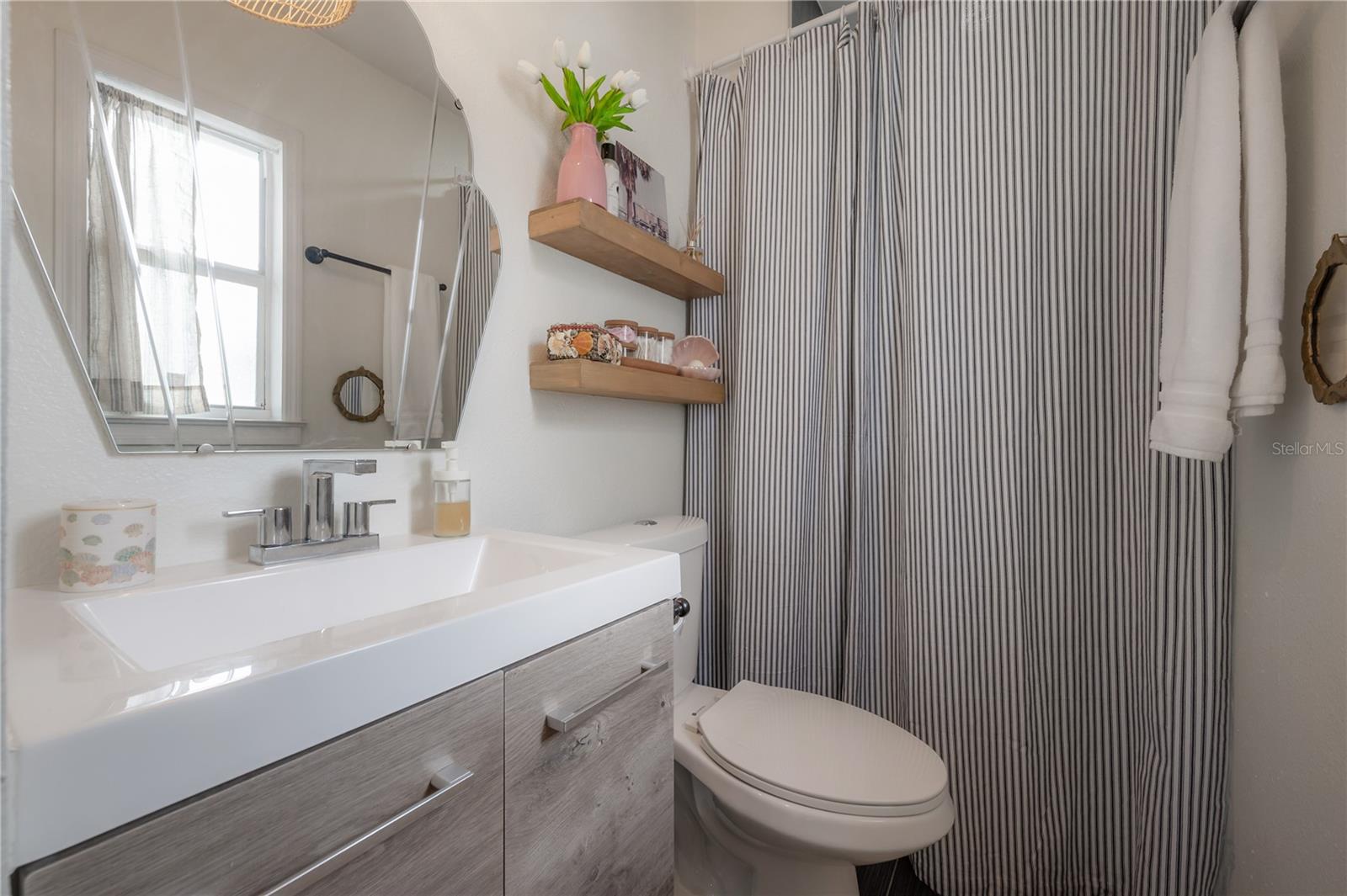 Listing photo id 32 for 1304 Bogie Drive