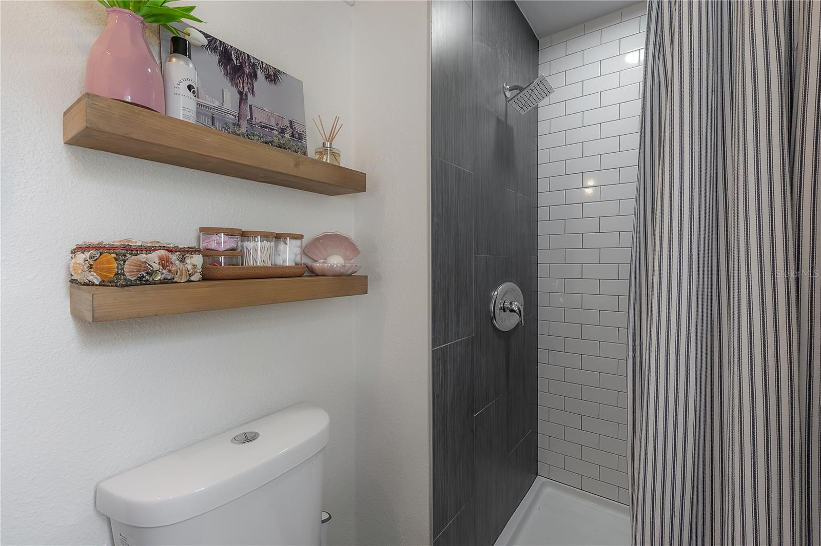 Listing photo id 33 for 1304 Bogie Drive