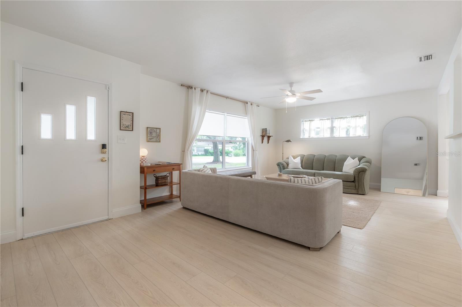 Listing photo id 2 for 1304 Bogie Drive