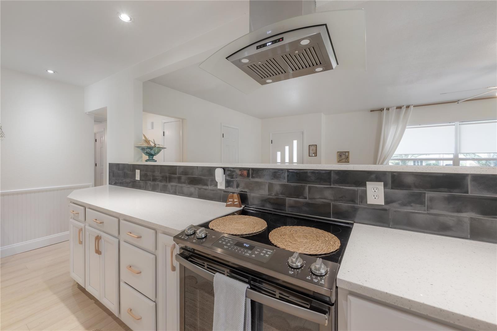 Listing photo id 6 for 1304 Bogie Drive