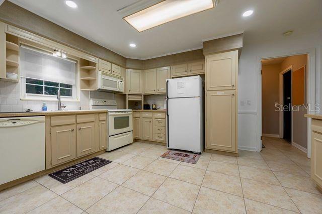 Image 28 of 35 For 715 Debra Lynne Drive