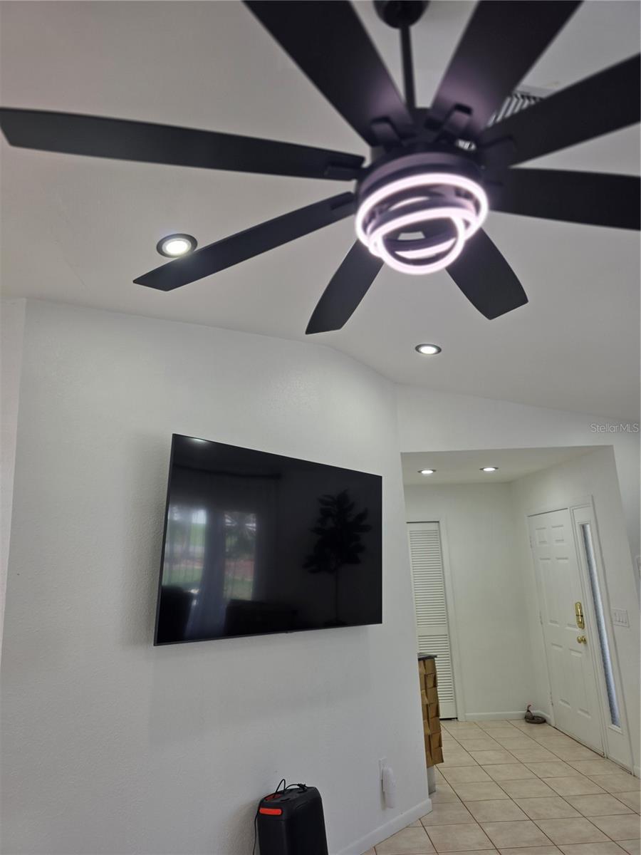 Image 10 of 51 For 13128 Hazelcrest Street