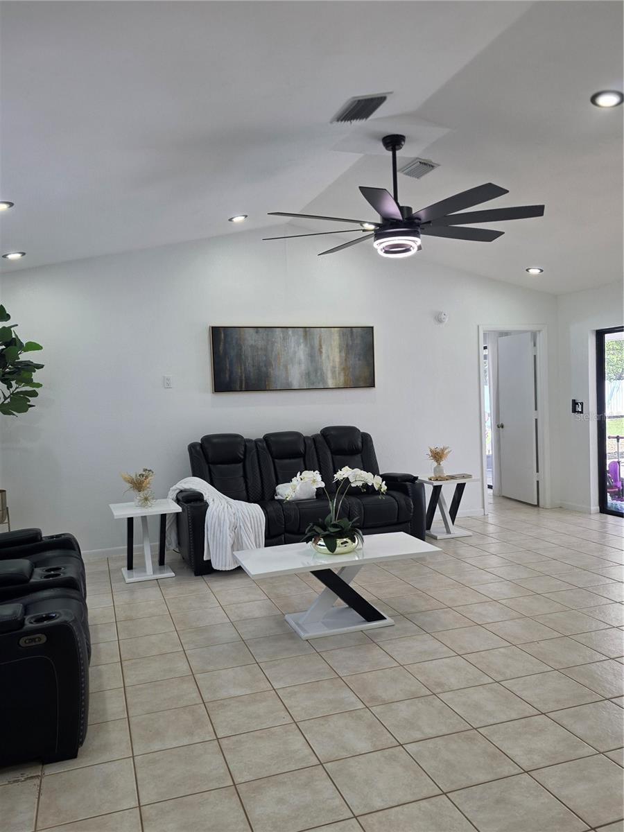 Image 12 of 51 For 13128 Hazelcrest Street