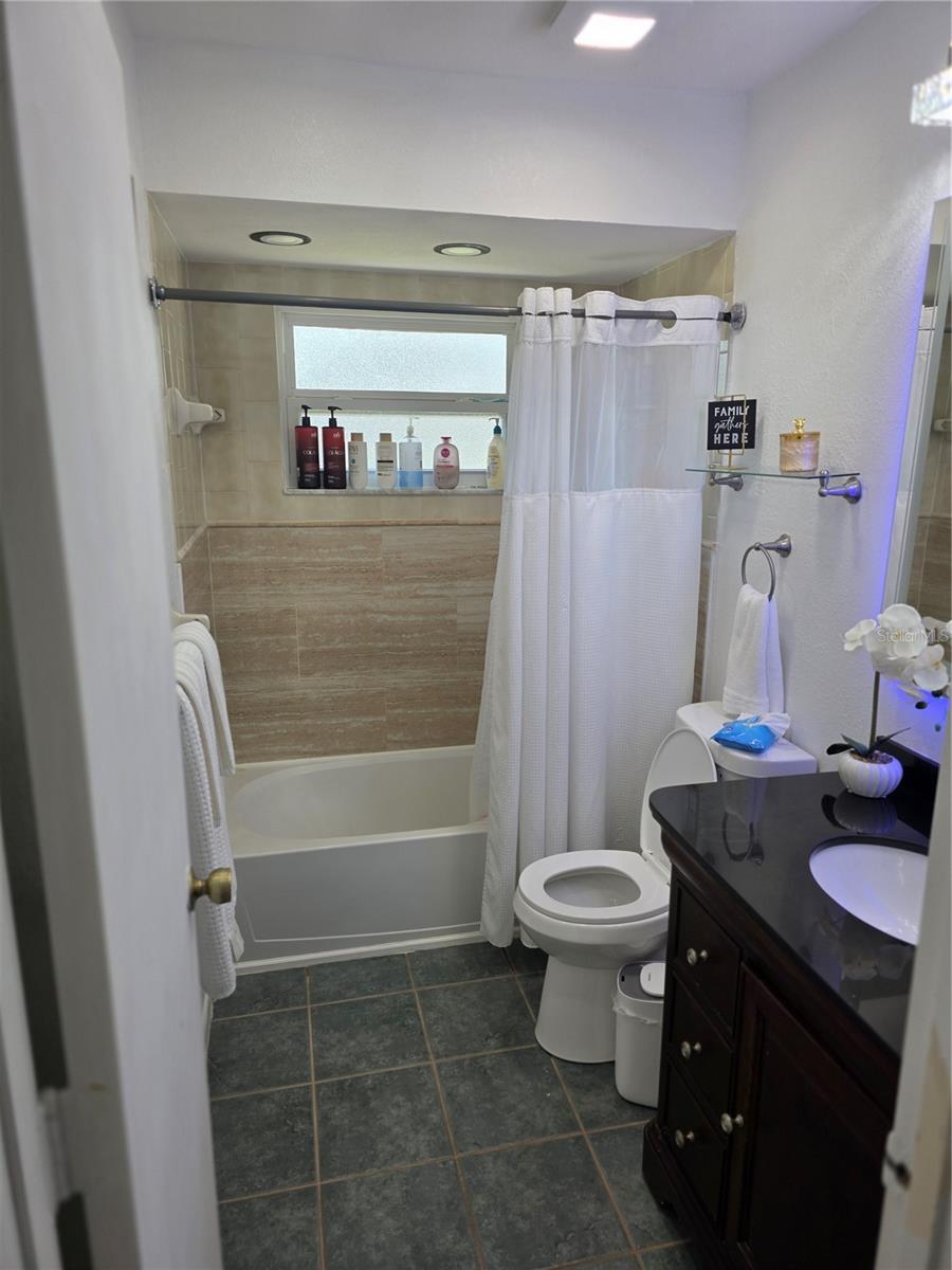 Image 19 of 51 For 13128 Hazelcrest Street