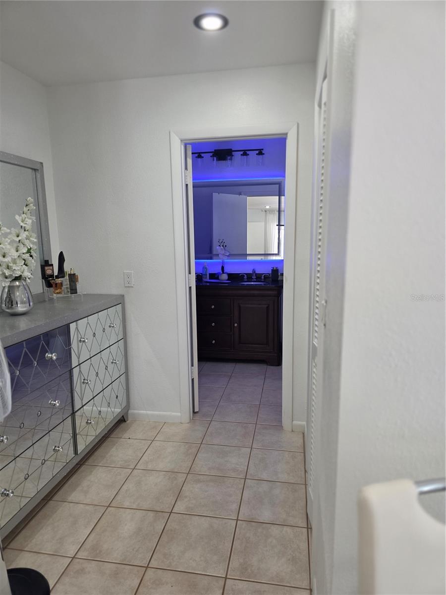 Image 22 of 51 For 13128 Hazelcrest Street