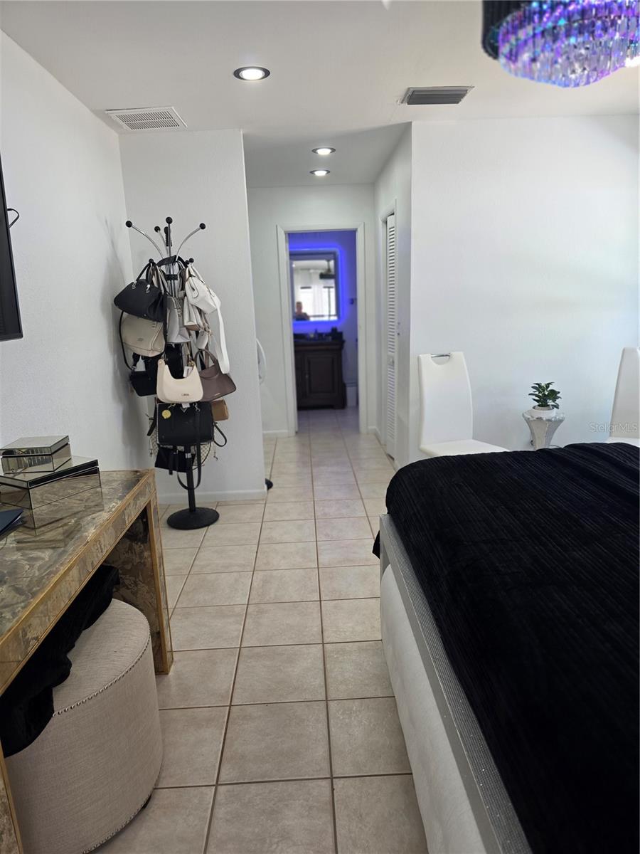 Image 29 of 51 For 13128 Hazelcrest Street