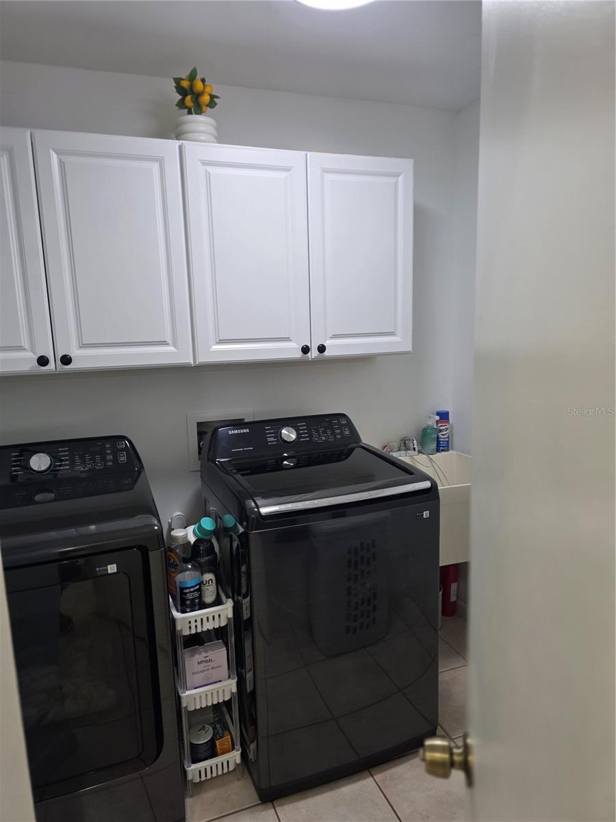 Image 33 of 51 For 13128 Hazelcrest Street