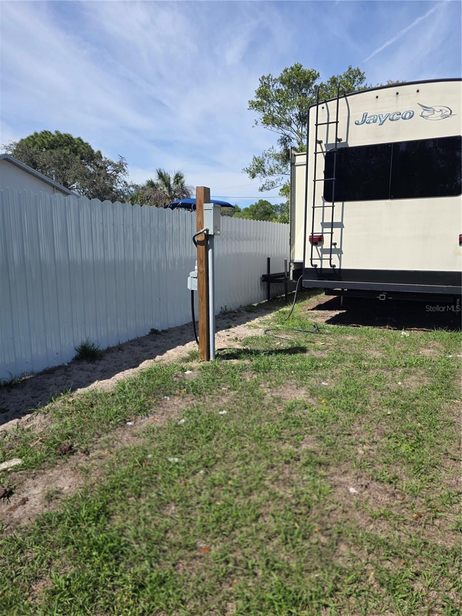 Image 40 of 51 For 13128 Hazelcrest Street