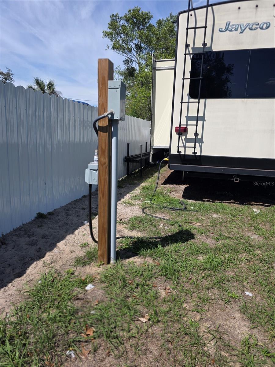 Image 41 of 51 For 13128 Hazelcrest Street