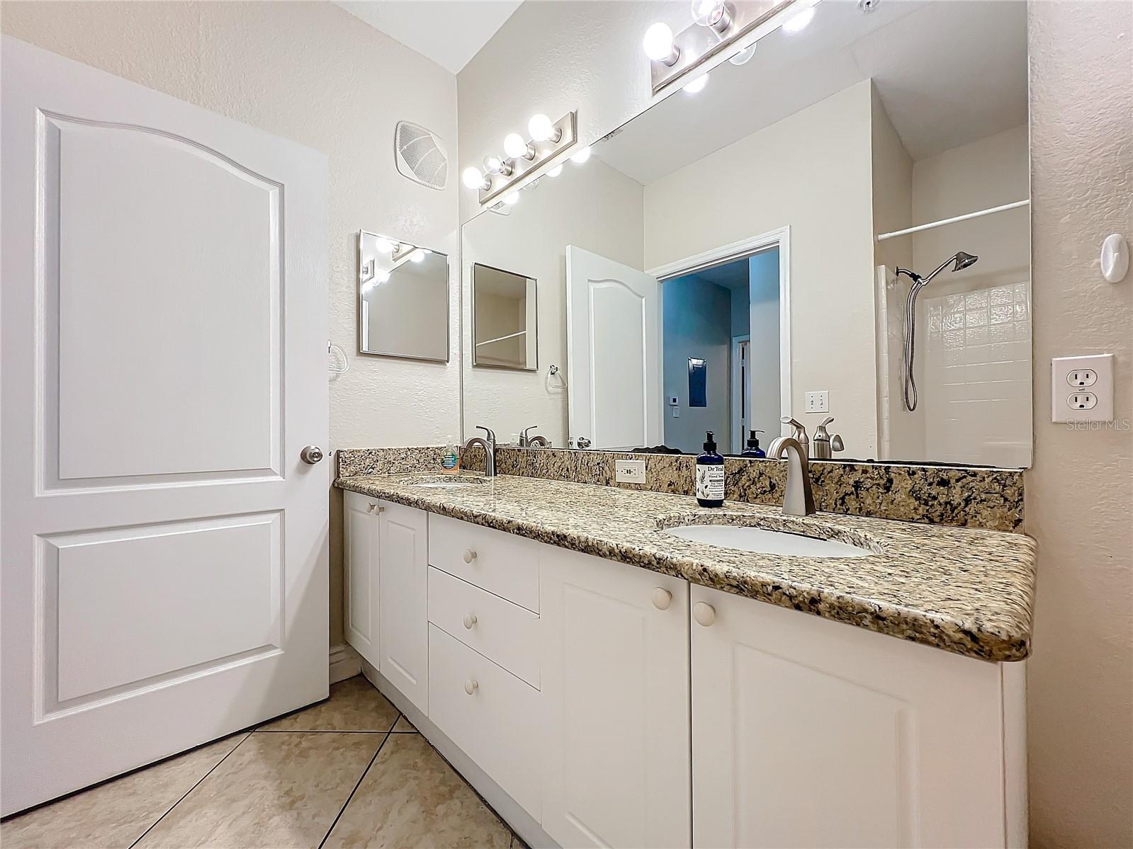 Image 18 of 39 For 2724 Via Murano  615