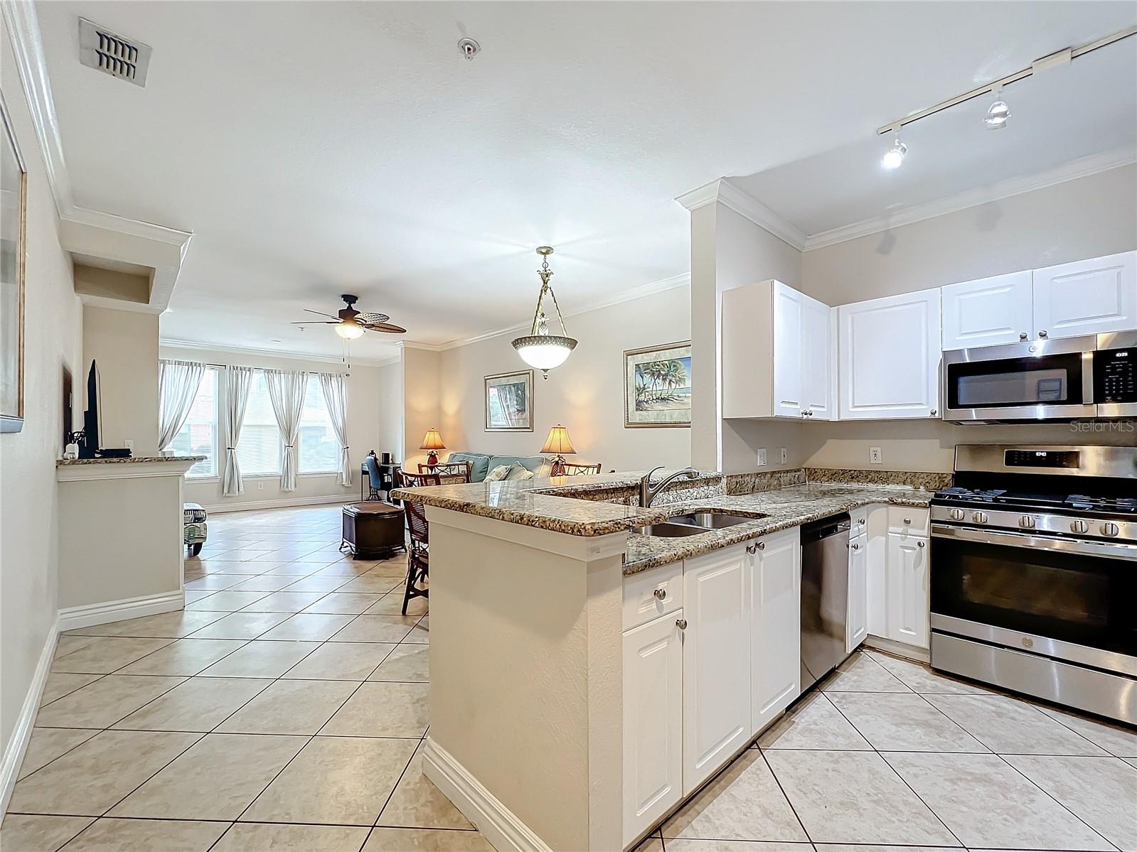 Image 2 of 39 For 2724 Via Murano  615