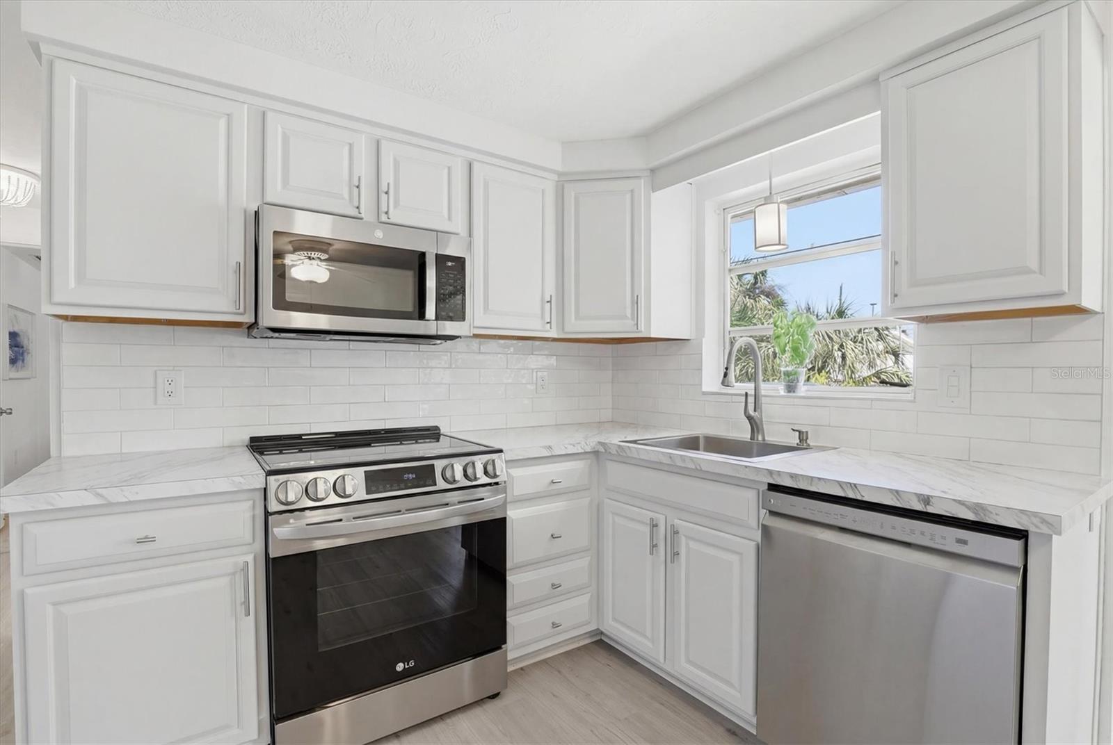 Image 11 of 28 For 1126 Clairborne Street