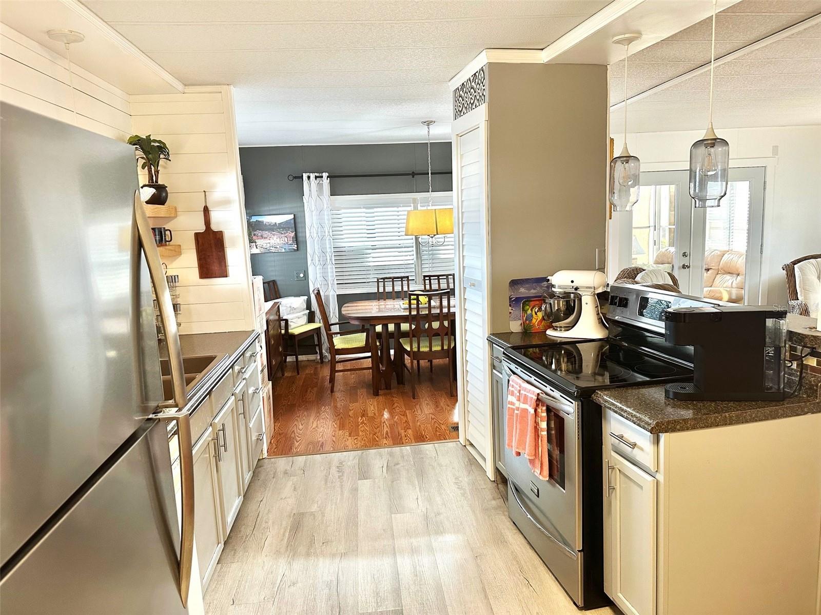 Image 3 of 17 For 9790 66th Street N 470