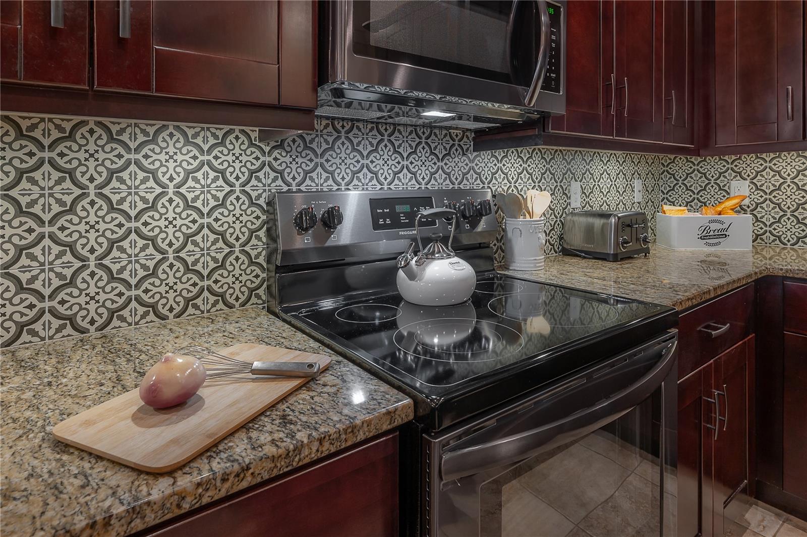 Image 19 of 57 For 933 Moscato Place