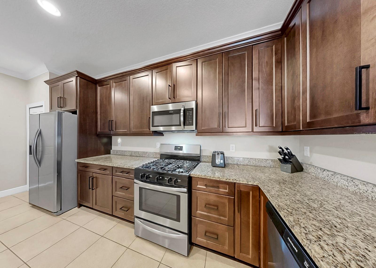 Image 19 of 42 For 15748 Phoebe Park Avenue