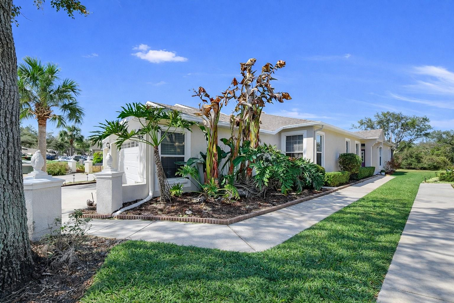 Image 7 of 42 For 15748 Phoebe Park Avenue