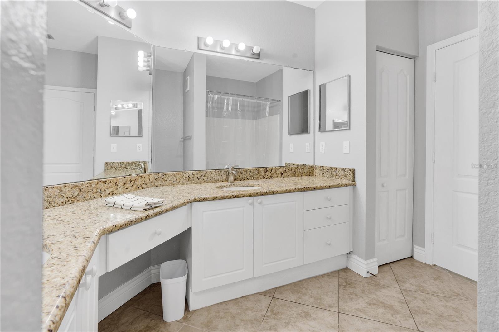 Image 4 of 20 For 2724 Via Murano  638