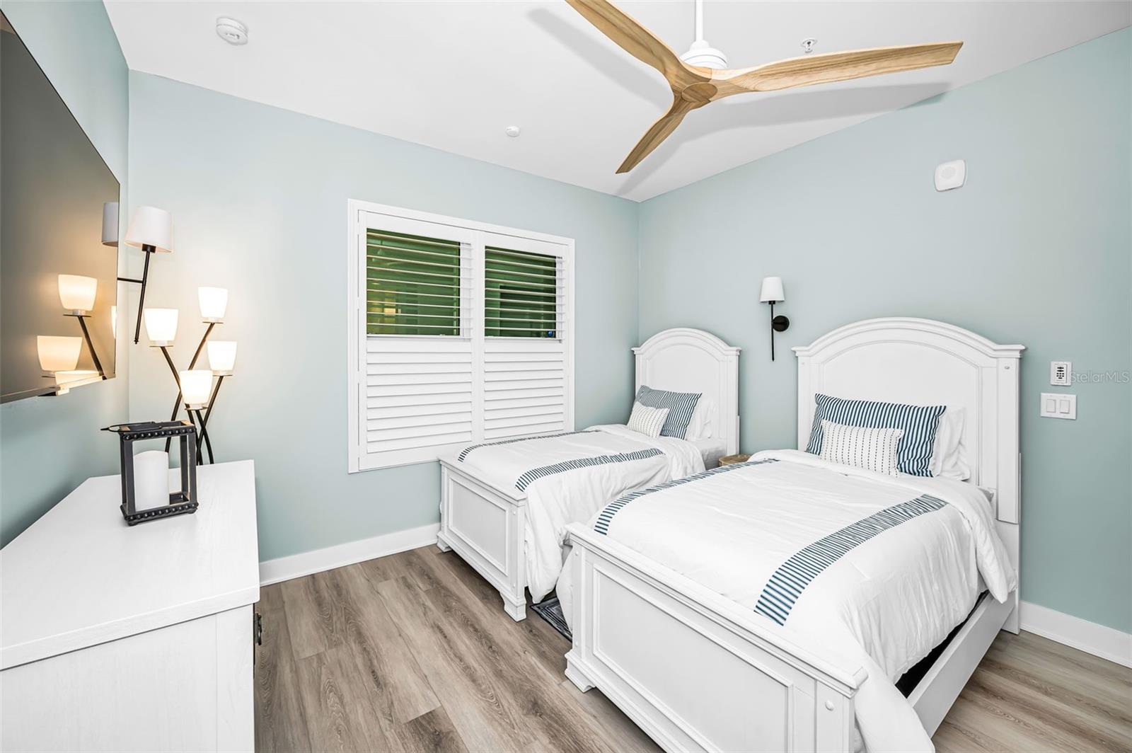 Image 51 of 88 For 400 150th Avenue 207