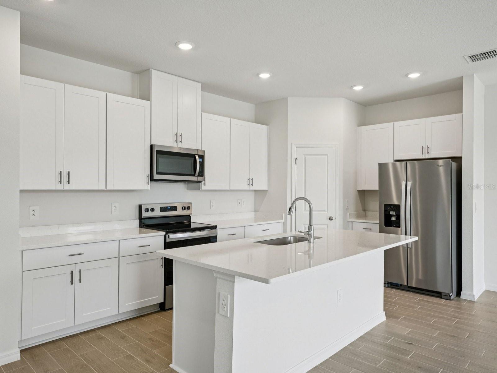 Image 4 of 9 For 12556 Homeland Drive